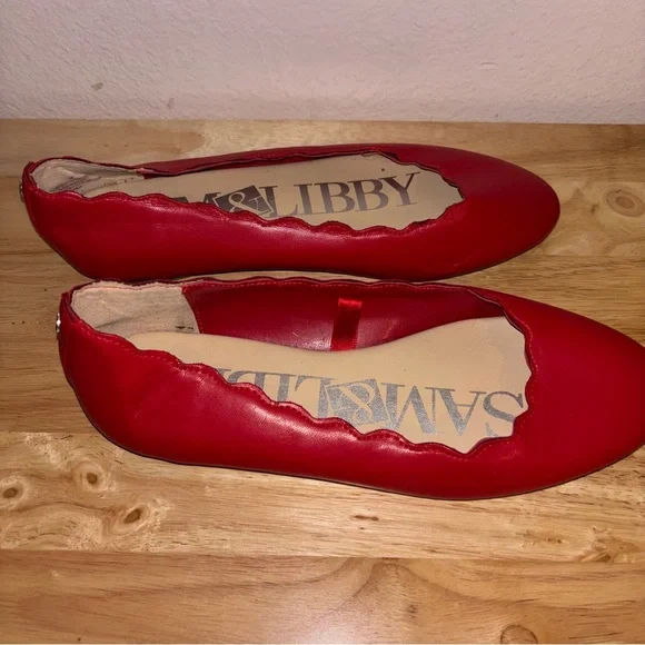 Cute Woman’s Red Scalloped Edge Flats, Size 7 Ballerina Flats, Pinup Flats - Picture 3 of 11